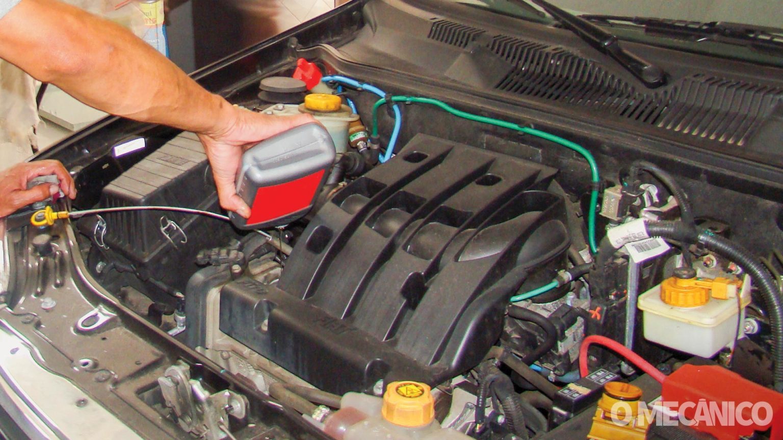No momento, você está visualizando Óleo de motor: como escolher o lubrificante correto e evitar danos ao veículo